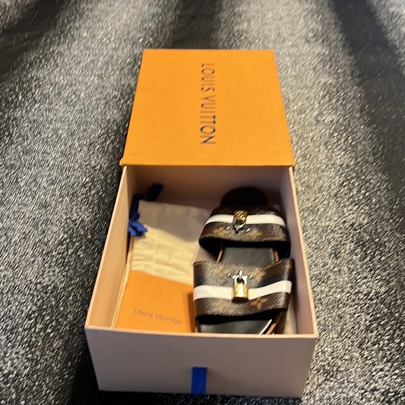 Louis Vuitton shoes - Picture 9 of 10